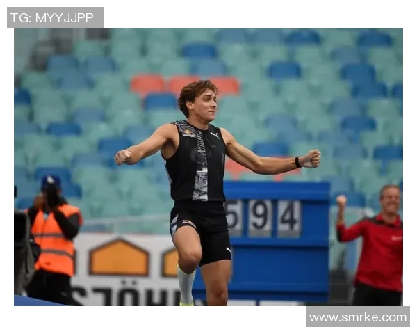 冷帽足球明星的身份揭晓他在赛场上的表现令人惊叹 冷帽足球明星的身份揭晓他在赛场上的表现令人惊叹