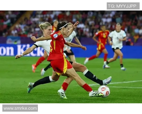 探索周边足球场景的精彩瞬间与动人图片分享