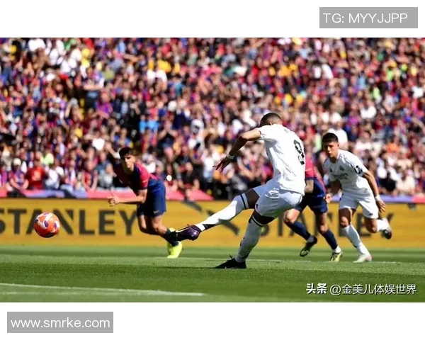 足球历史上那些令人惊叹的戴帽球员及其精彩瞬间回顾